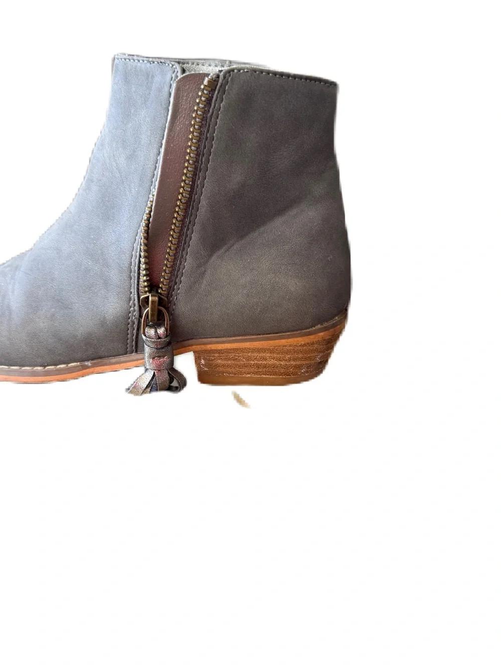 Tucker and Tate Girls Gray Suede Zip Up Booties. Size 1.5